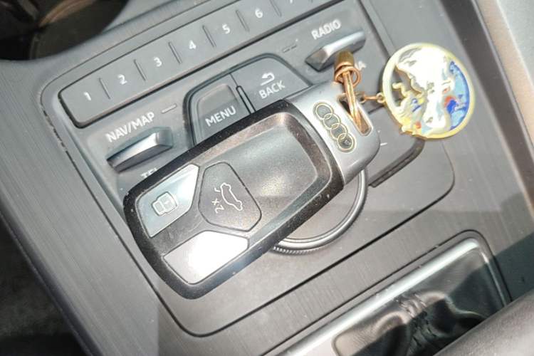 Used Audi A4L 2019 40 TFSI Ambition China VI Vehicle Key