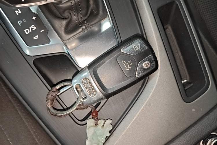 Used Audi A4L 2019 40 TFSI Ambition China VI Vehicle Key