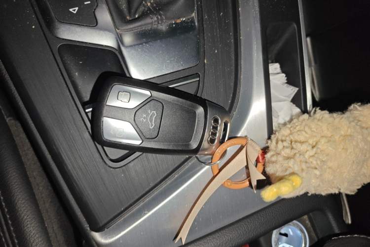 Used Audi A4L 2019 40 TFSI Fashion Edition China VI Emission Standard Vehicle Key