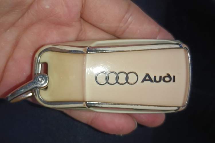 Used Audi A4L 2019 40 TFSI Ambition China VI Vehicle Key