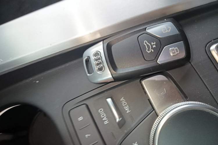 Used Audi A4L 2019 40 TFSI Fashion Version China V Vehicle Key