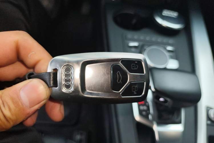 Used Audi A4L 2019 40 TFSI Fashion Edition China VI Emission Standard Vehicle Key