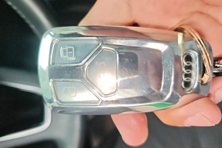Used Audi A4L 2019 40 TFSI Ambition China VI Vehicle Key