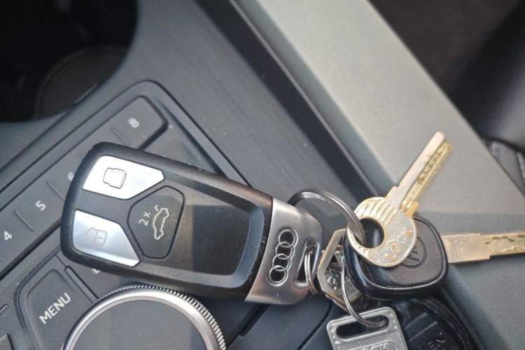 Used Audi A4L 2019 40 TFSI Ambition China VI Vehicle Key
