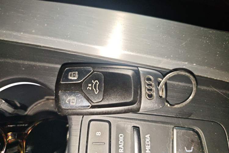 Used Audi A4L 2019 40 TFSI Fashion Edition China VI Emission Standard Vehicle Key