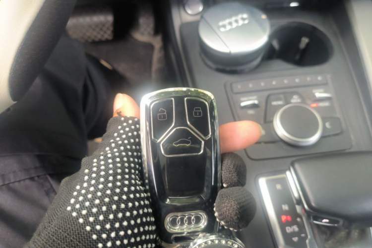Used Audi A4L 2019 40 TFSI Ambition China VI Vehicle Key