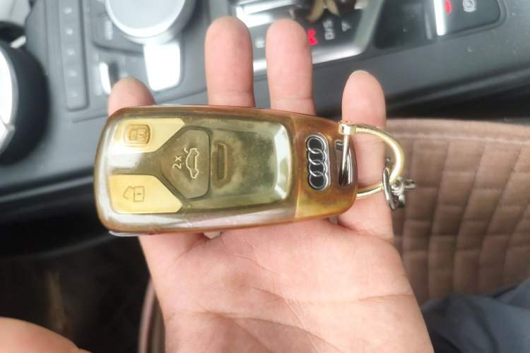 Used Audi A4L 2019 40 TFSI Fashion Edition China VI Emission Standard Vehicle Key