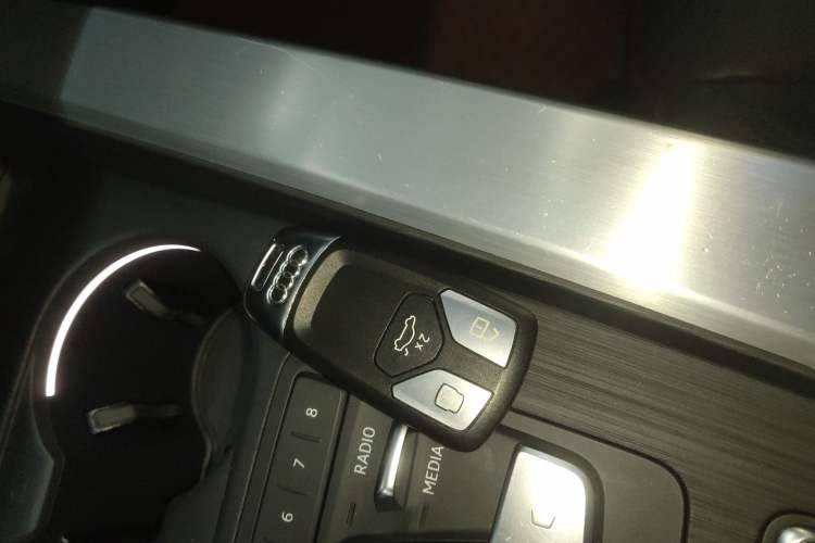 Used Audi A4L 2019 40 TFSI Fashion Version China V Vehicle Key