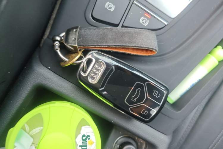 Used Audi A4L 2019 40 TFSI Fashion Edition China VI Emission Standard Vehicle Key