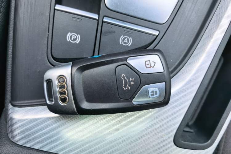 Used Audi A4L 2019 40 TFSI Ambition China VI Vehicle Key