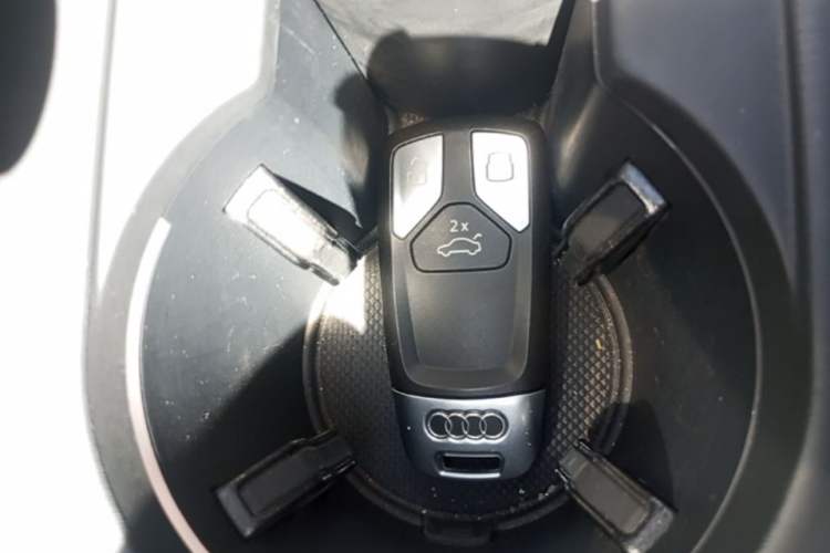 Used Audi A4L 2019 40 TFSI Fashion Edition China VI Emission Standard Vehicle Key