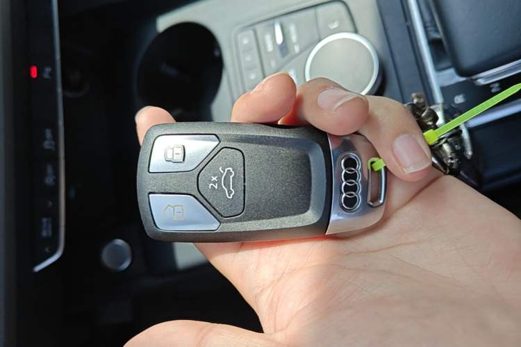 Used Audi A4L 2019 40 TFSI Ambition China VI Vehicle Key
