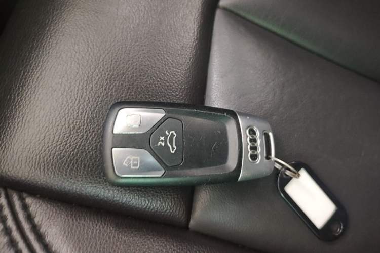 Used Audi A4L 2019 40 TFSI Ambition China VI Vehicle Key
