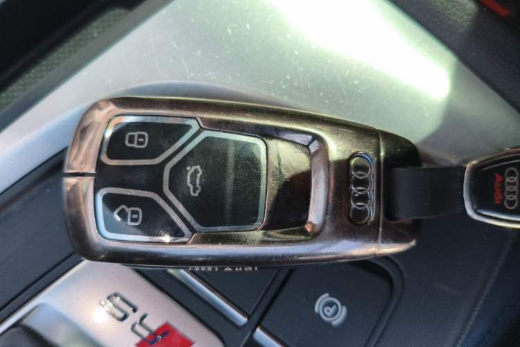 Used Audi A4L 2019 45 TFSI quattro Individual Sport Edition China V Vehicle Key