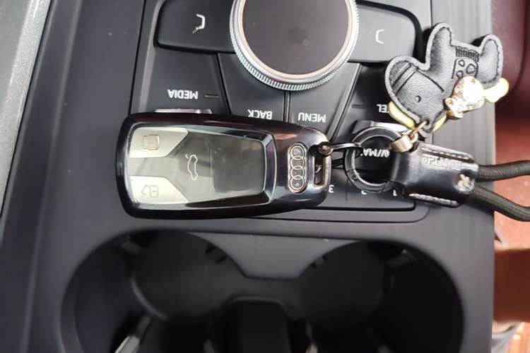 Used Audi A4L 2019 40 TFSI Ambition China VI Vehicle Key