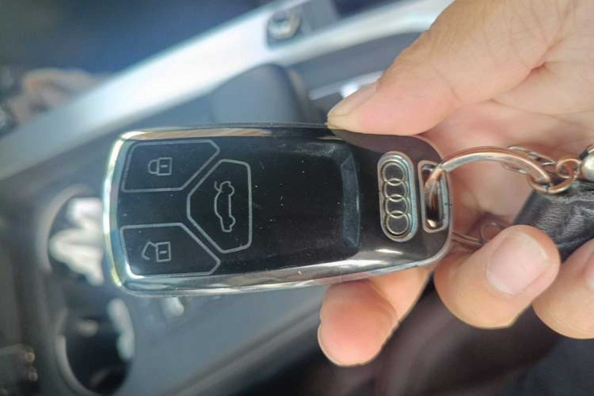 Used Audi A4L 2019 40 TFSI Fashion Edition China VI Emission Standard Vehicle Key