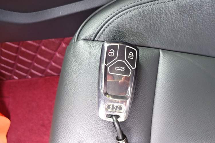 Used Audi A4L 2019 40 TFSI Fashion Edition China VI Emission Standard Vehicle Key