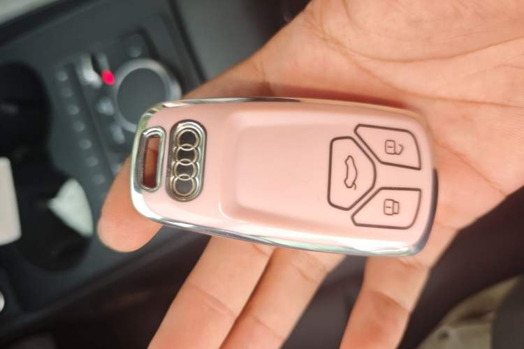 Used Audi A4L 2019 40 TFSI Ambition China VI Vehicle Key