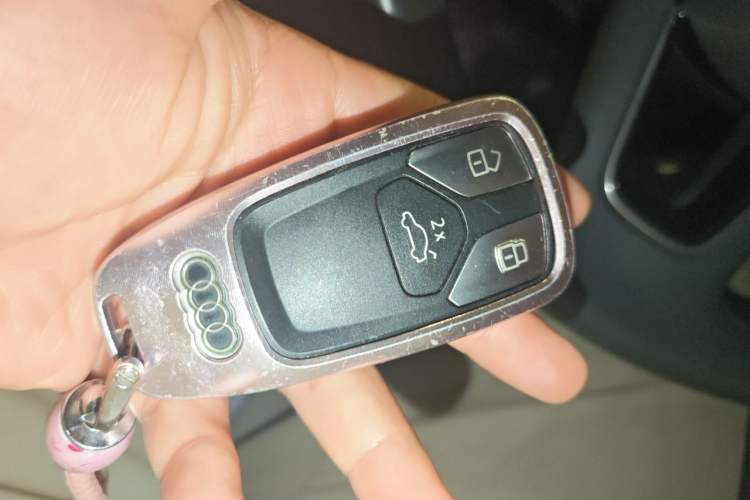 Used Audi A4L 2019 40 TFSI Fashion Edition China VI Emission Standard Vehicle Key
