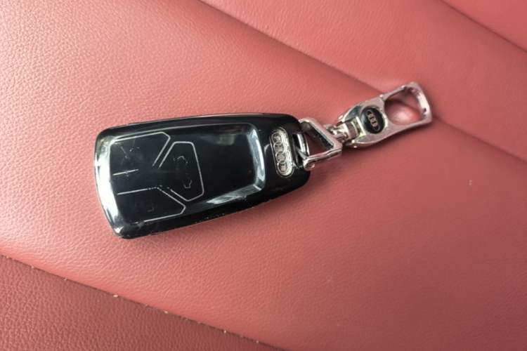 Used Audi A4L 2019 40 TFSI Ambition China VI Vehicle Key