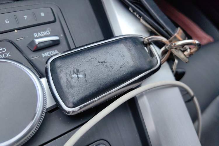 Used Audi A4L 2019 40 TFSI Fashion Edition China VI Emission Standard Vehicle Key