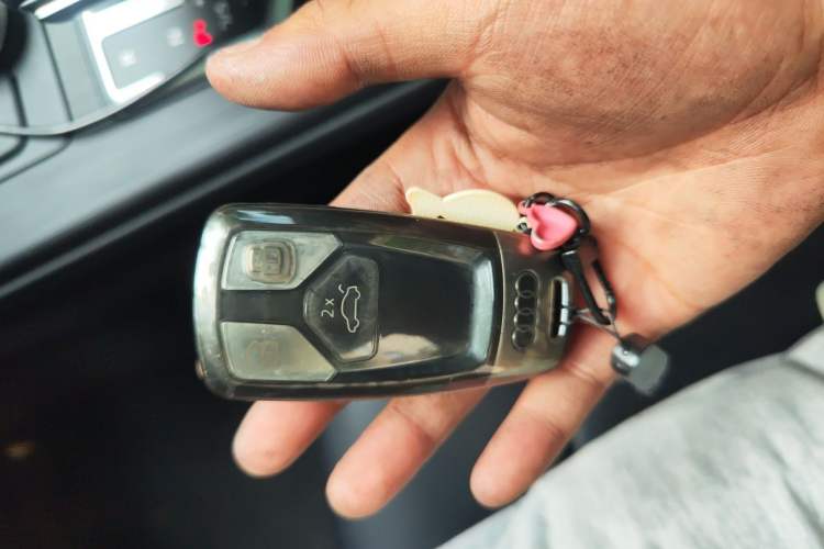 Used Audi A4L 2019 40 TFSI Ambition China VI Vehicle Key