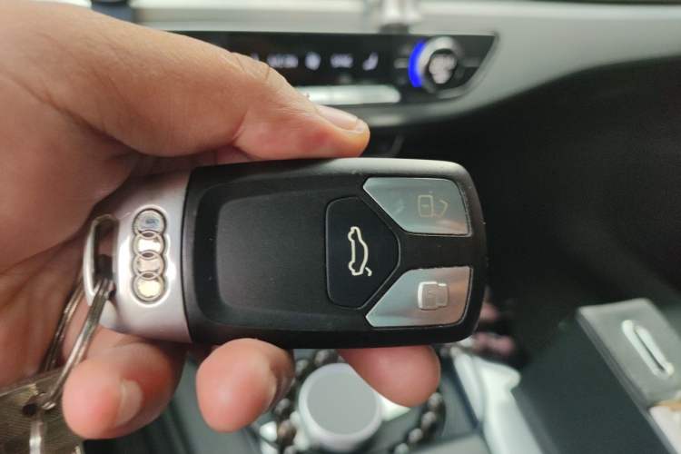 Used Audi A4L 2019 40 TFSI Fashion Edition China VI Emission Standard Vehicle Key