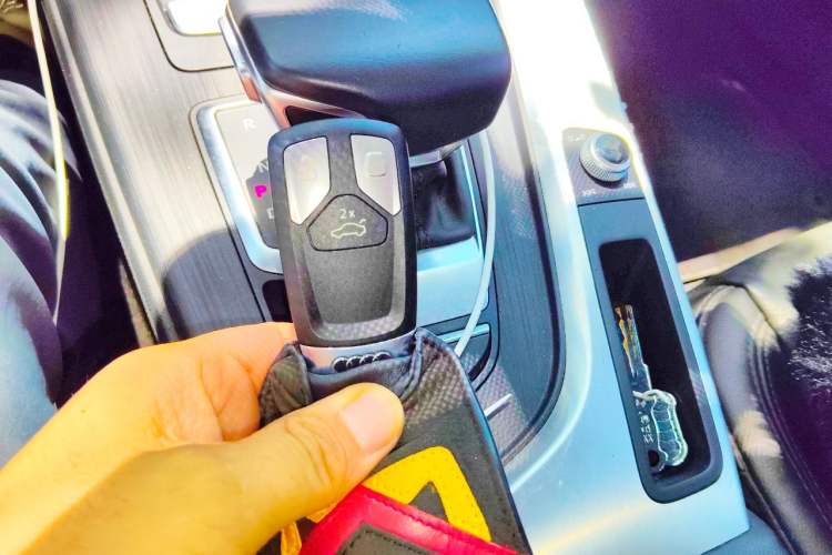 Used Audi A4L 2019 40 TFSI Fashion Edition China VI Emission Standard Vehicle Key