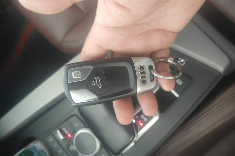Used Audi A4L 2019 40 TFSI Ambition China VI Vehicle Key