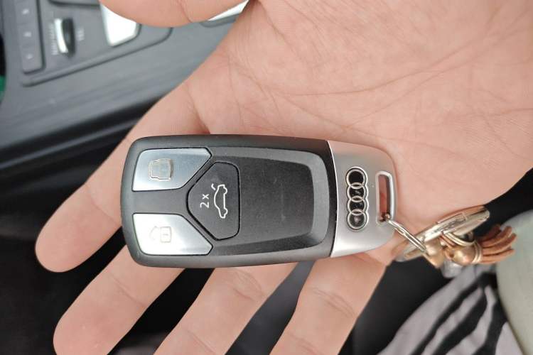 Used Audi A4L 2019 40 TFSI Fashion Edition China VI Emission Standard Vehicle Key