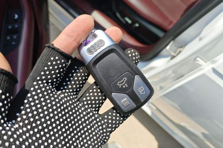 Used Audi A4L 2019 40 TFSI Ambition China VI Vehicle Key
