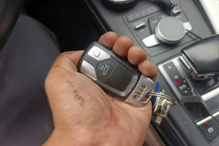 Used Audi A4L 2019 40 TFSI Fashion Edition China VI Emission Standard Vehicle Key