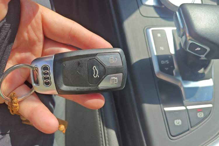 Used Audi A4L 2019 40 TFSI Fashion Edition China VI Emission Standard Vehicle Key