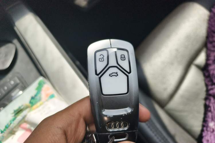 Used Audi A4L 2019 40 TFSI Ambition China VI Vehicle Key