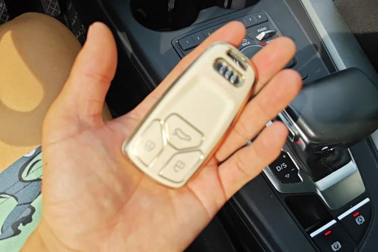 Used Audi A4L 2019 40 TFSI Ambition China VI Vehicle Key