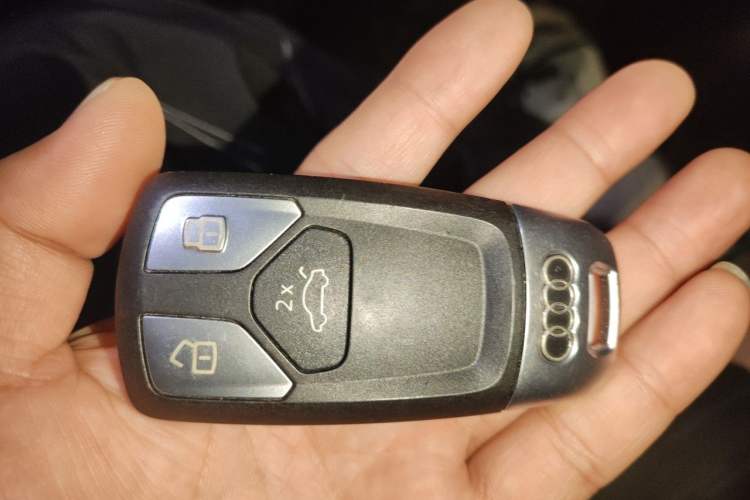Used Audi A4L 2019 40 TFSI Fashion Edition China VI Emission Standard Vehicle Key