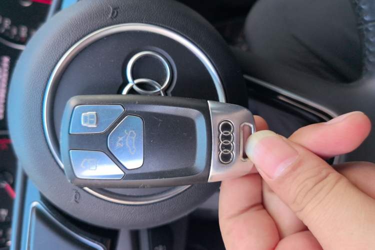 Used Audi A4L 2019 40 TFSI Ambition China VI Vehicle Key