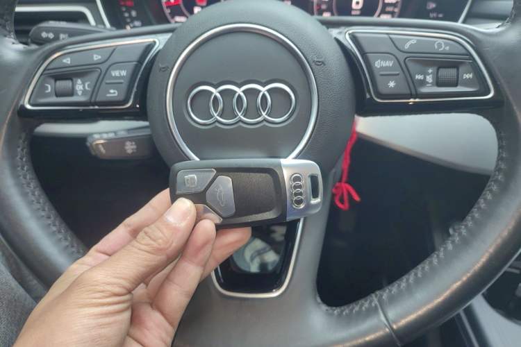 Used Audi A4L 2019 40 TFSI Fashion Edition China VI Emission Standard Vehicle Key