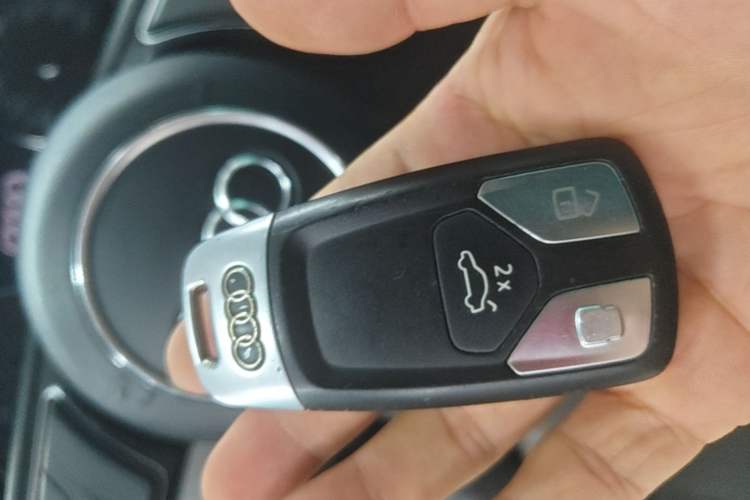 Used Audi A4L 2019 40 TFSI Ambition China VI Vehicle Key