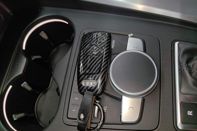 Used Audi A4L 2019 40 TFSI Fashion Edition China VI Emission Standard Vehicle Key