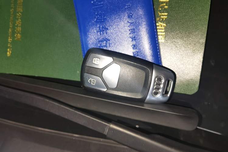 Used Audi A4L 2019 40 TFSI Fashion Edition China VI Emission Standard Vehicle Key