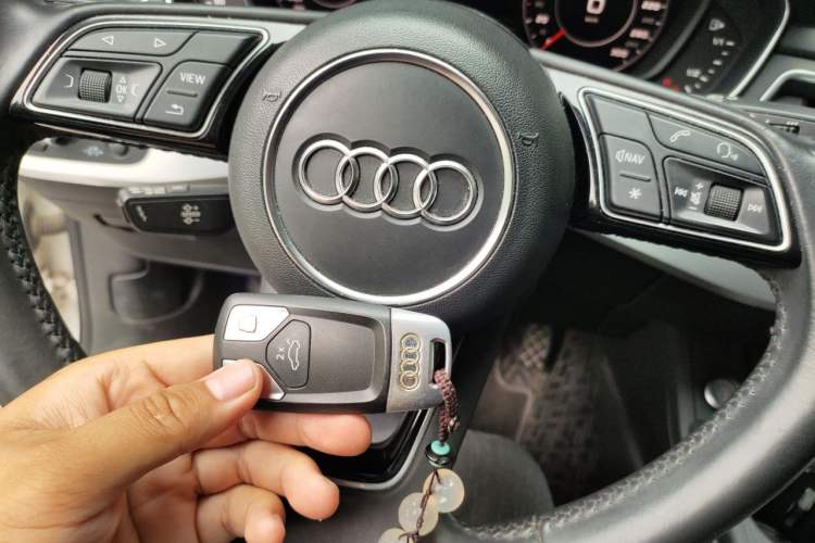 Used Audi A4L 2019 40 TFSI Fashion Edition China VI Emission Standard Vehicle Key