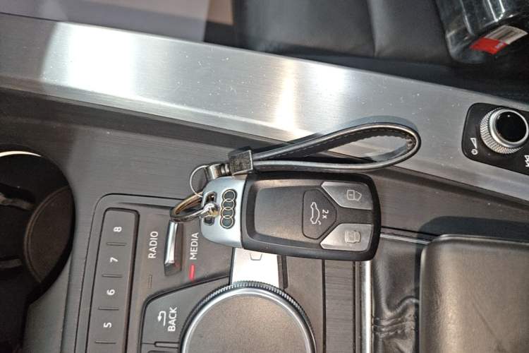Used Audi A4L 2019 40 TFSI Fashion Version China V Vehicle Key