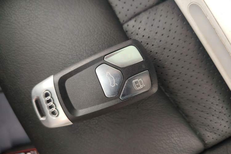 Used Audi A4L 2019 40 TFSI Ambition China VI Vehicle Key