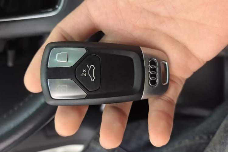 Used Audi A4L 2019 40 TFSI Fashion Edition China VI Emission Standard Vehicle Key