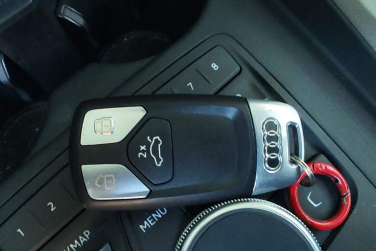 Used Audi A4L 2019 40 TFSI Ambition China VI Vehicle Key