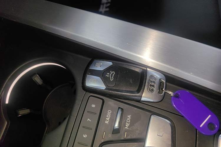 Used Audi A4L 2019 40 TFSI Fashion Edition China VI Emission Standard Vehicle Key