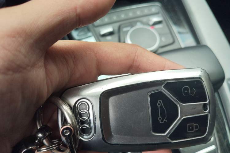 Used Audi A4L 2019 40 TFSI Ambition China VI Vehicle Key