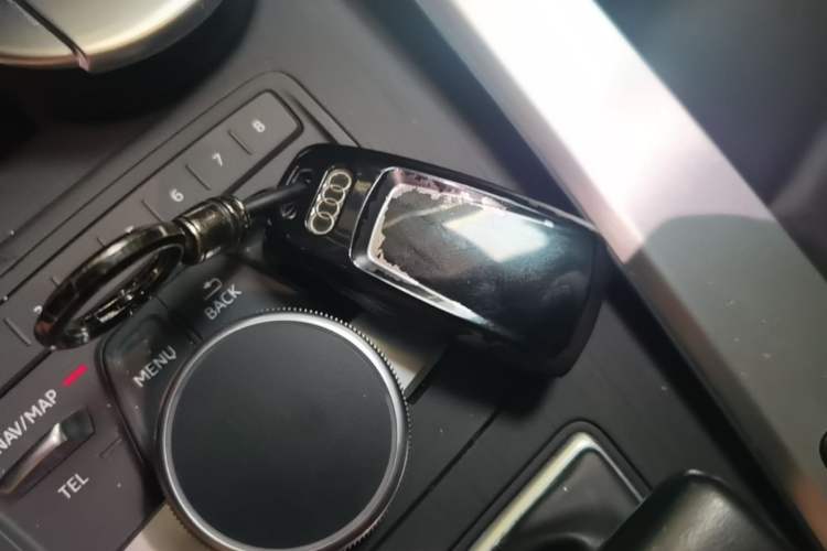 Used Audi A4L 2019 40 TFSI Fashion Edition China VI Emission Standard Vehicle Key