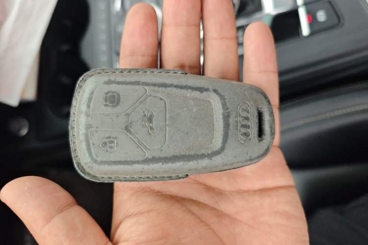 Used Audi A4L 2019 40 TFSI Ambition China VI Vehicle Key